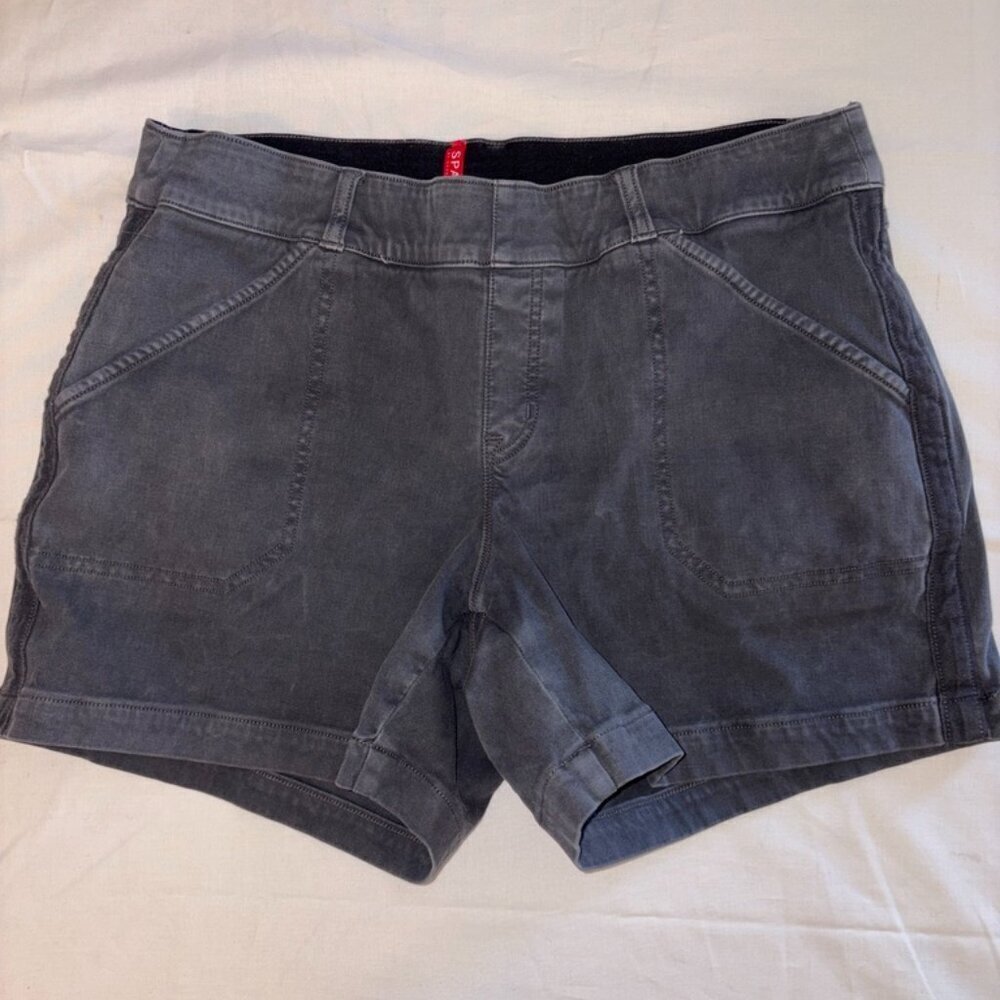 SPANX Black Gray Pull-On Slimming Denim Shorts Accent Stripe Comfortable size L